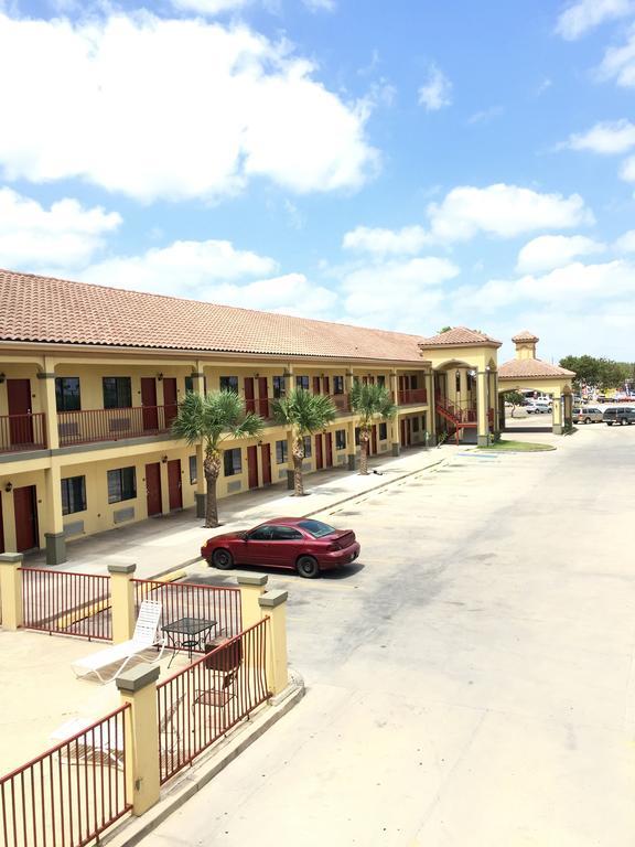 Boca Chica Inn And Suites Brownsville Exterior photo