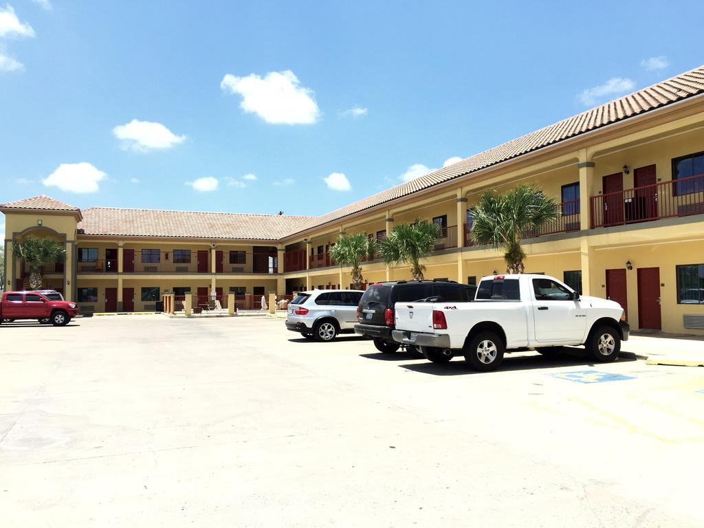 Boca Chica Inn And Suites Brownsville Exterior photo