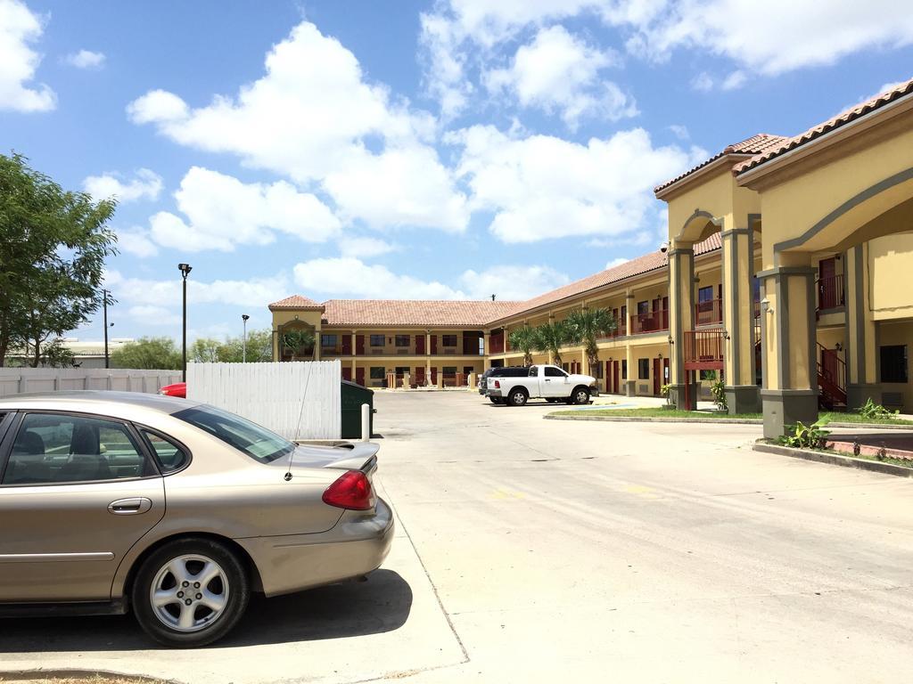 Boca Chica Inn And Suites Brownsville Exterior photo